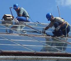 Jóvenes en prácticas gratuitas para instalaciones solares térmicas